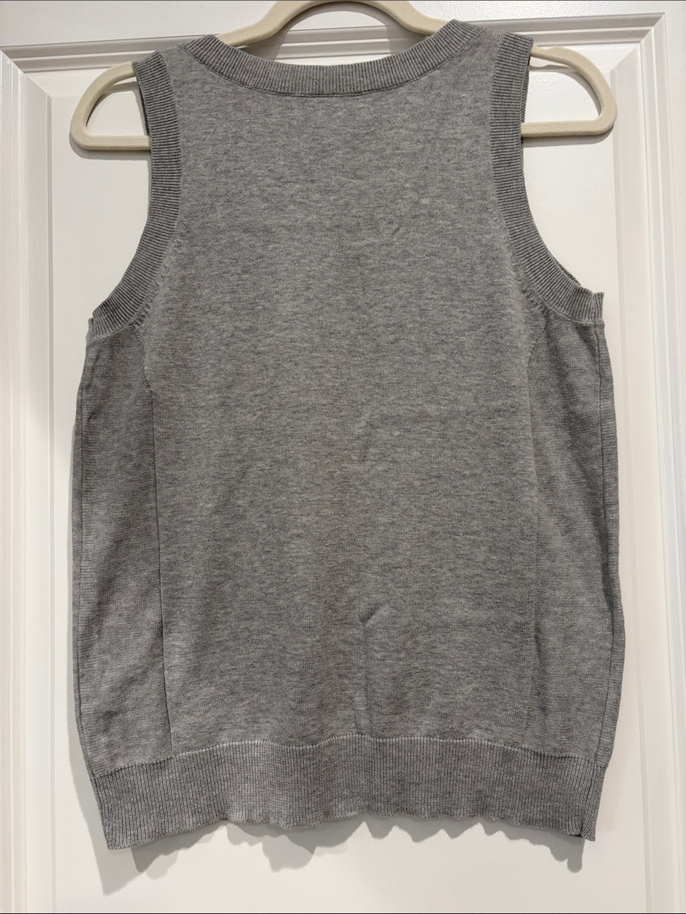 Old Navy Women’s Gray Sleeveless Knit Cotton Tank, large - Picture 4 of 4